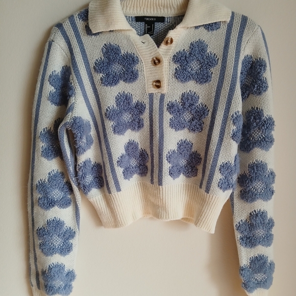Forever 21 Sweater Size Small 3 Button Blue Cream Cropped - Picture 2 of 13